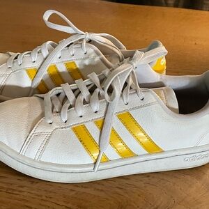 Adidas Grand  Court w size 7.5